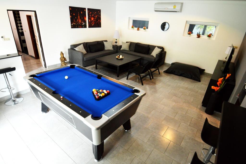 Appartamento Ruamchok Ocean View Pattaya Esterno foto