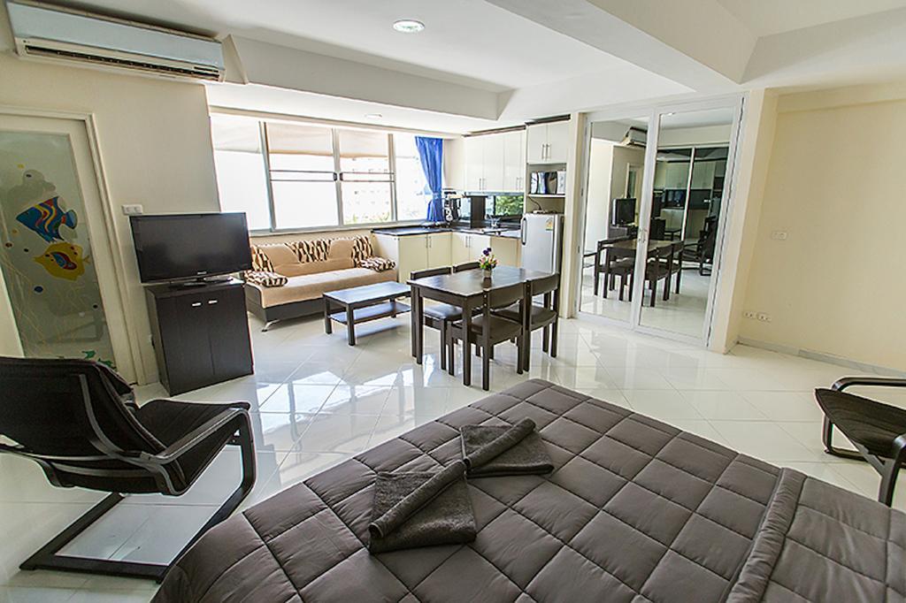 Appartamento Ruamchok Ocean View Pattaya Esterno foto