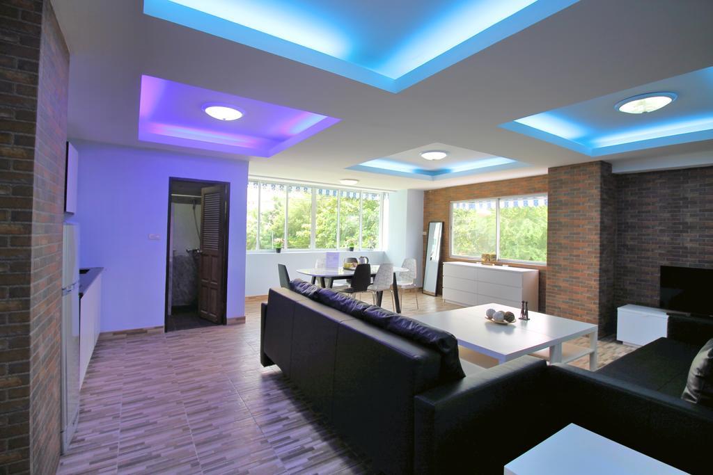 Appartamento Ruamchok Ocean View Pattaya Esterno foto
