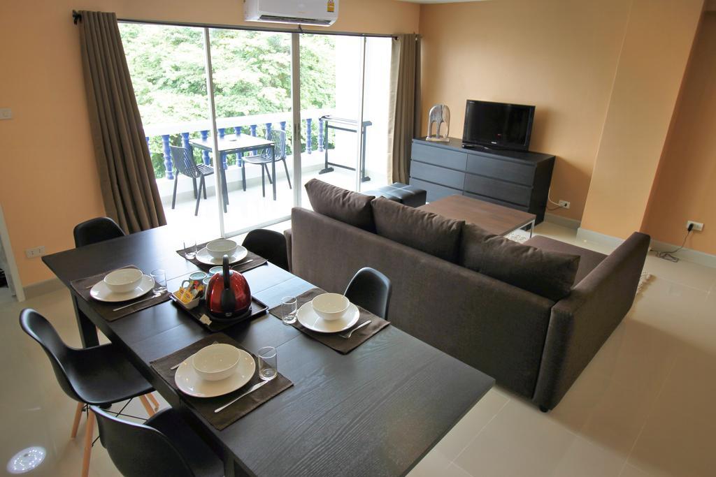 Appartamento Ruamchok Ocean View Pattaya Esterno foto