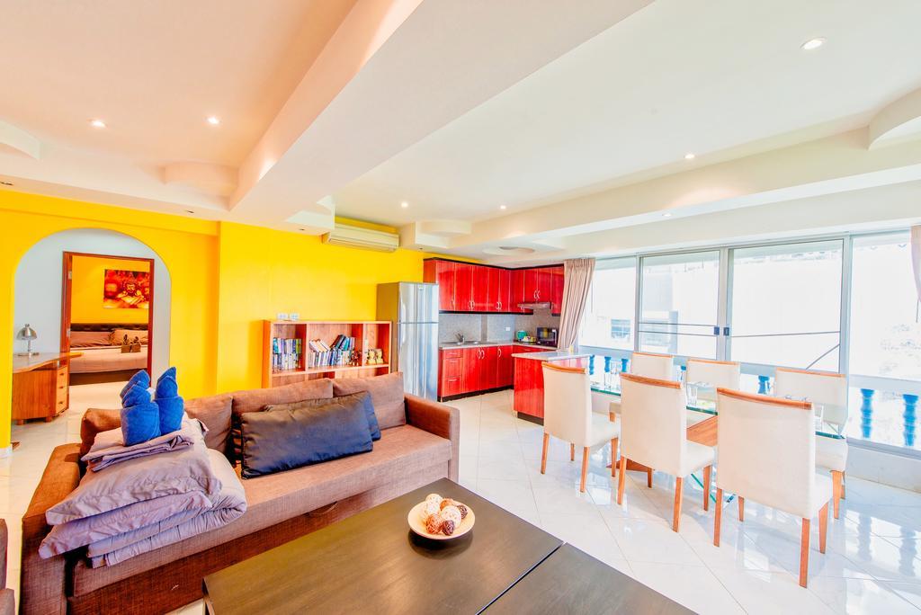 Appartamento Ruamchok Ocean View Pattaya Camera foto